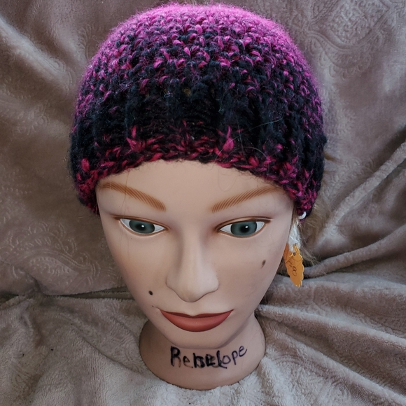 Crocheted small messy bun beanie - Picture 3 of 4